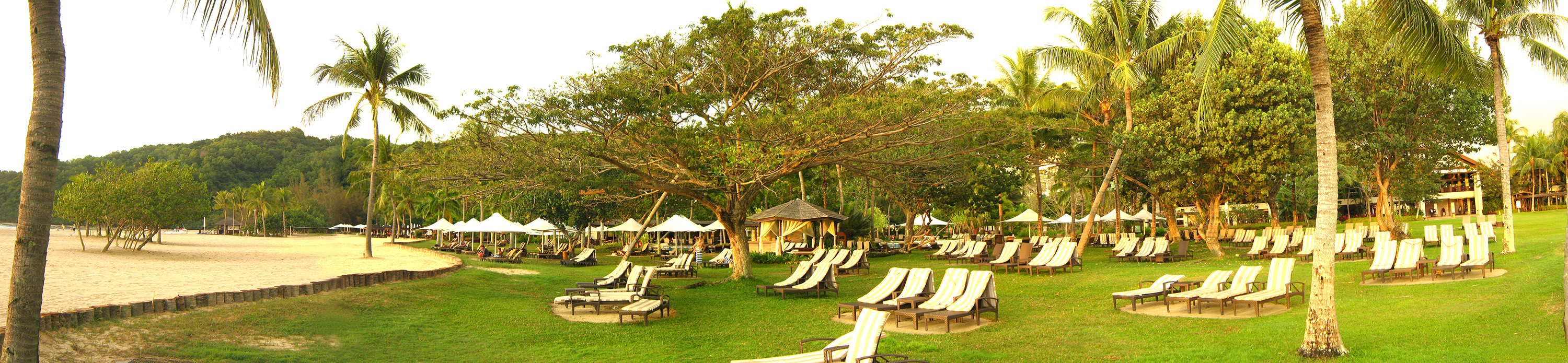 Shangri-La's Rasa Ria Resort is a 5 Star Luxury set on Pantai Dalit beach surrounded by 400 acres of lush tropical vegetation, including a unique nature reserve. The beach, with its fine brown sand, stretched along the South China Sea as far as the eyes could see. Over the blue sea is magical sunset, one of the most beautiful things Malaysia could offer to visitors.