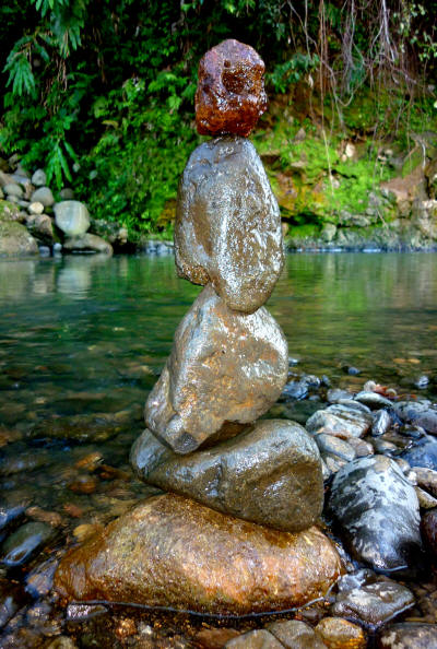 Rock balancing at Balung River