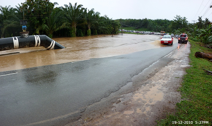 Flood on Merotai Road after heavy down pour