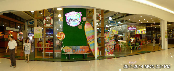 The Summer Shopping Mall Verano Food Court