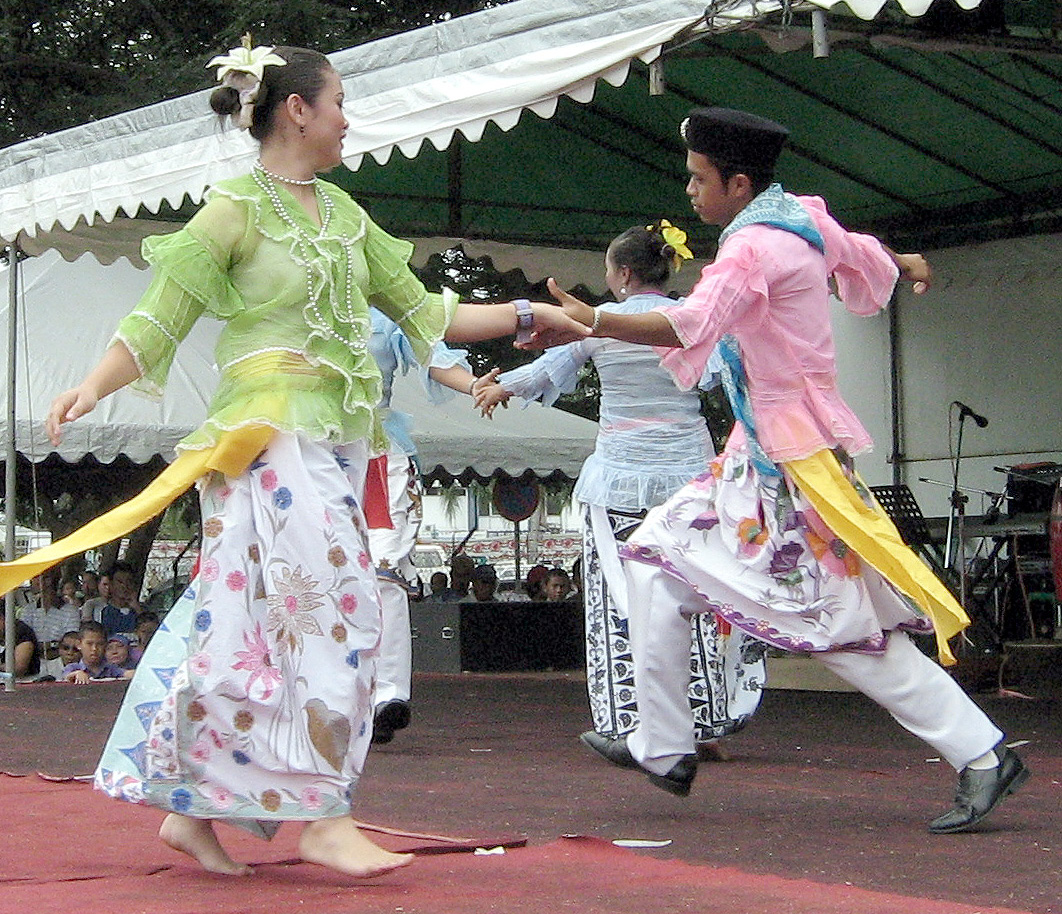 Cocos Malay Dancers in Tawau Cultural Festival 2425 March 2007