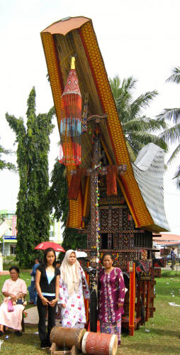 Tongkonan (Rumah Adat)